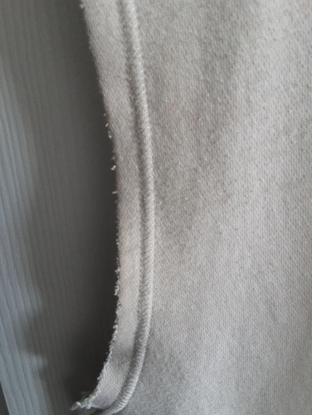 Under Armour Sleeveless Cream Hoodie with Distressed Black Bull Graphic SIZE XL - Picture 13 of 14